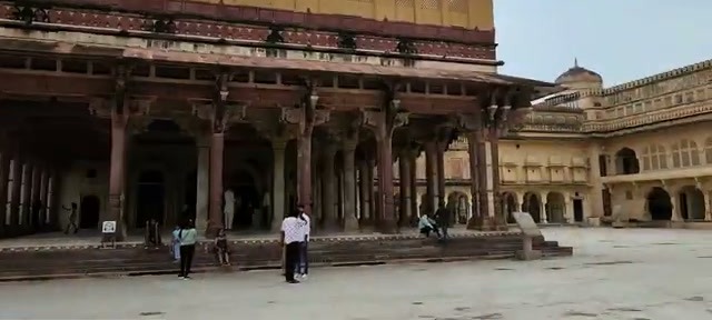 The Diwan-i-Khaas colonnade