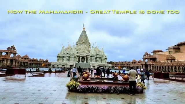 The Mahamandir plaza with fountains