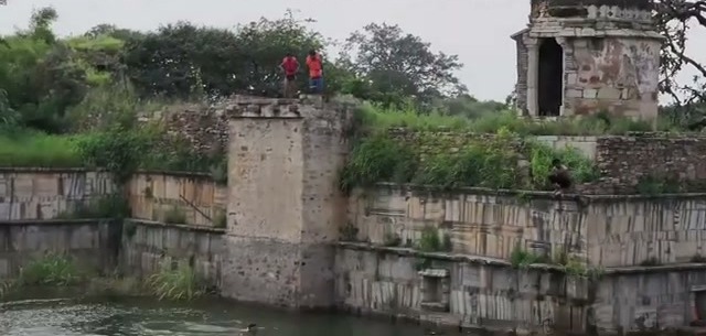 Bhimlat Kund β the pond with a small Shiv mandir