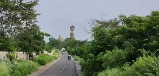 The road toward Kirti Stambha on the back side of the fort