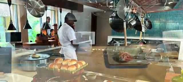 Live cooking stations at the dinner buffet