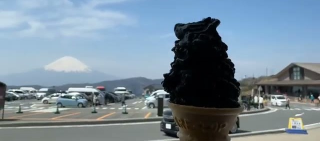 Black sesame ice cream at Owakudani