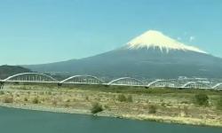 Featured image of post Hakone & Mt Fuji: Pirate Ships, Black Eggs, and Sakura at Chureito Pagoda