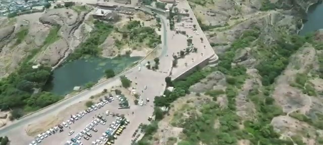 Approach road and parking below the fort